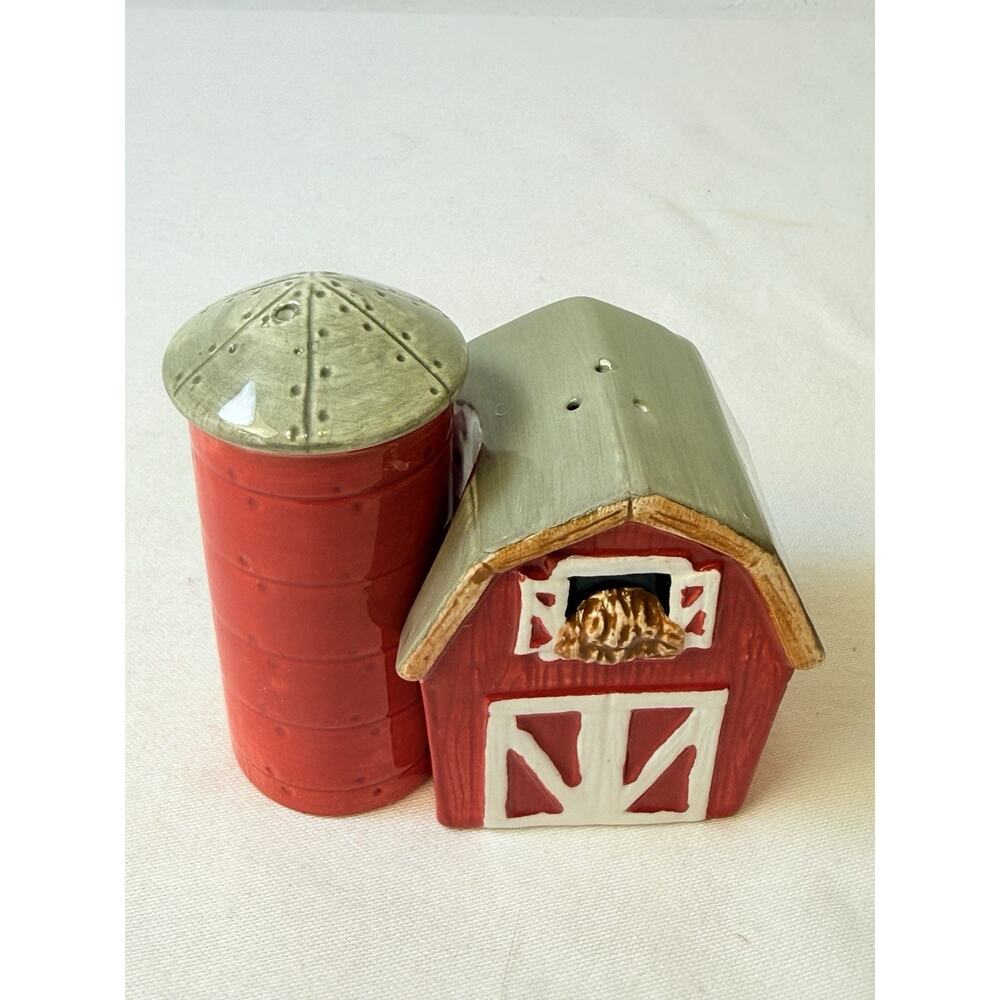 Gigi Red Barn And Silo Salt And Pepper Shaker - Read